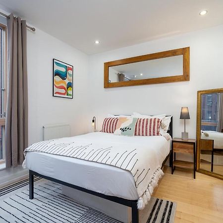 D8 - Canal View Apartment London Bagian luar foto