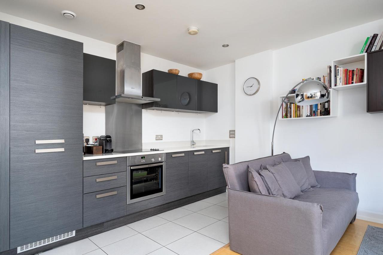 D8 - Canal View Apartment London Bagian luar foto