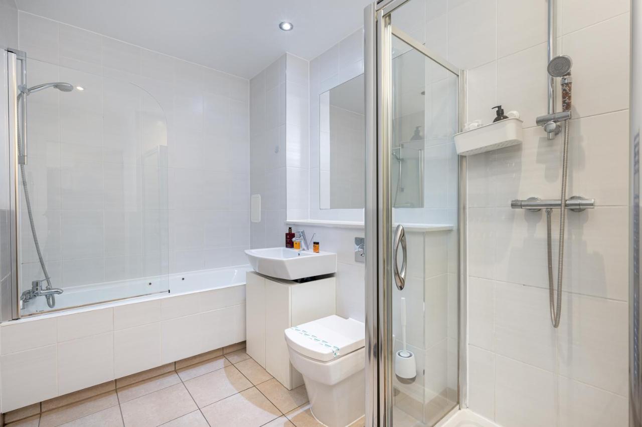 D8 - Canal View Apartment London Bagian luar foto