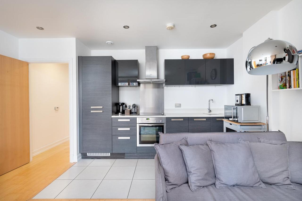 D8 - Canal View Apartment London Bagian luar foto