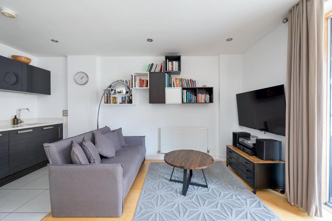D8 - Canal View Apartment London Bagian luar foto