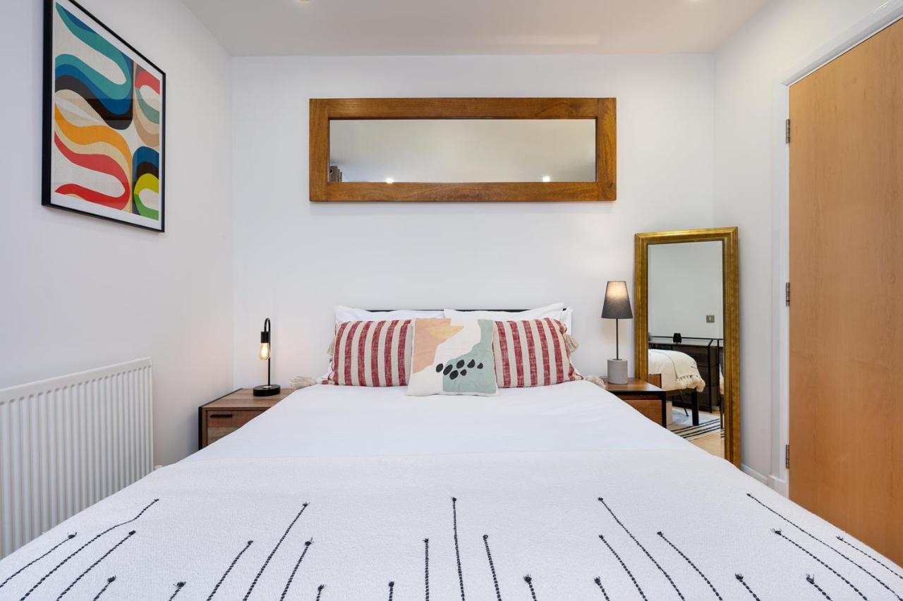 D8 - Canal View Apartment London Bagian luar foto